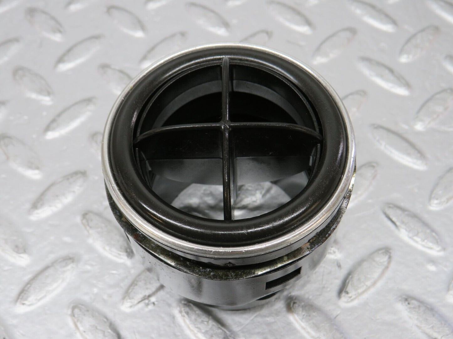 32745 Mercedes-Benz C107 R107 Dashboard Air Vent