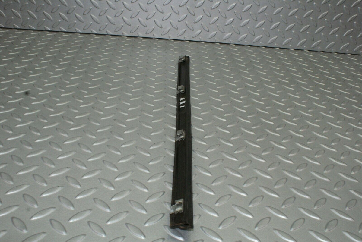 2650 Mercedes-Benz W116 350SE Glass Seal Trim Rubber Rear Right