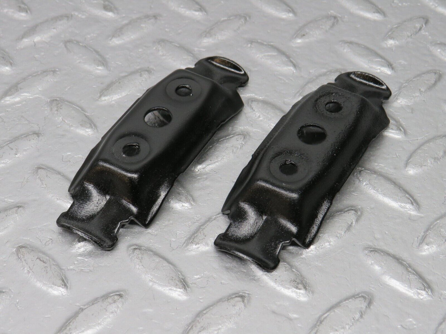 38531 Mercedes-Benz R129 280SL Coupe Fuel Pump Fuel Filter Holder Bracket 2x