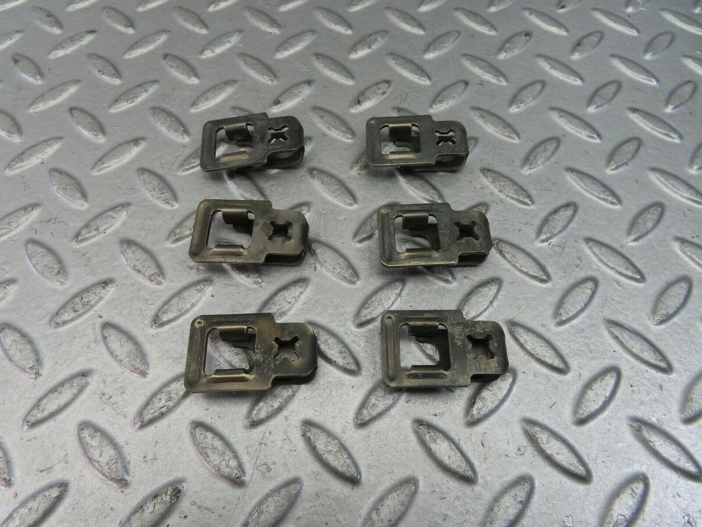 9479 Mercedes-Benz C124 300CE Coupe Fuel Injector Bracket Holder Set