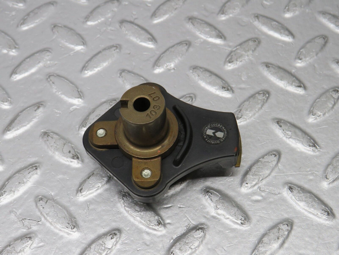 38900 Mercedes-Benz W201 190E Ignition Distributor Bosch 1031580585 1235522384