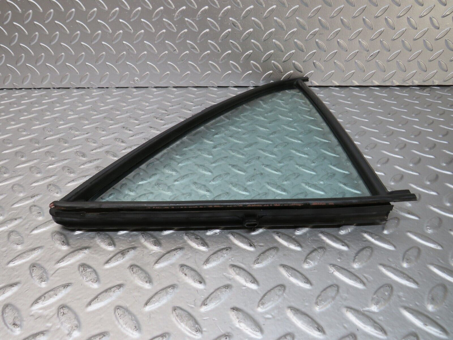 26059 Mercedes-Benz W116 450SE Rear Right Quarter Window Glass