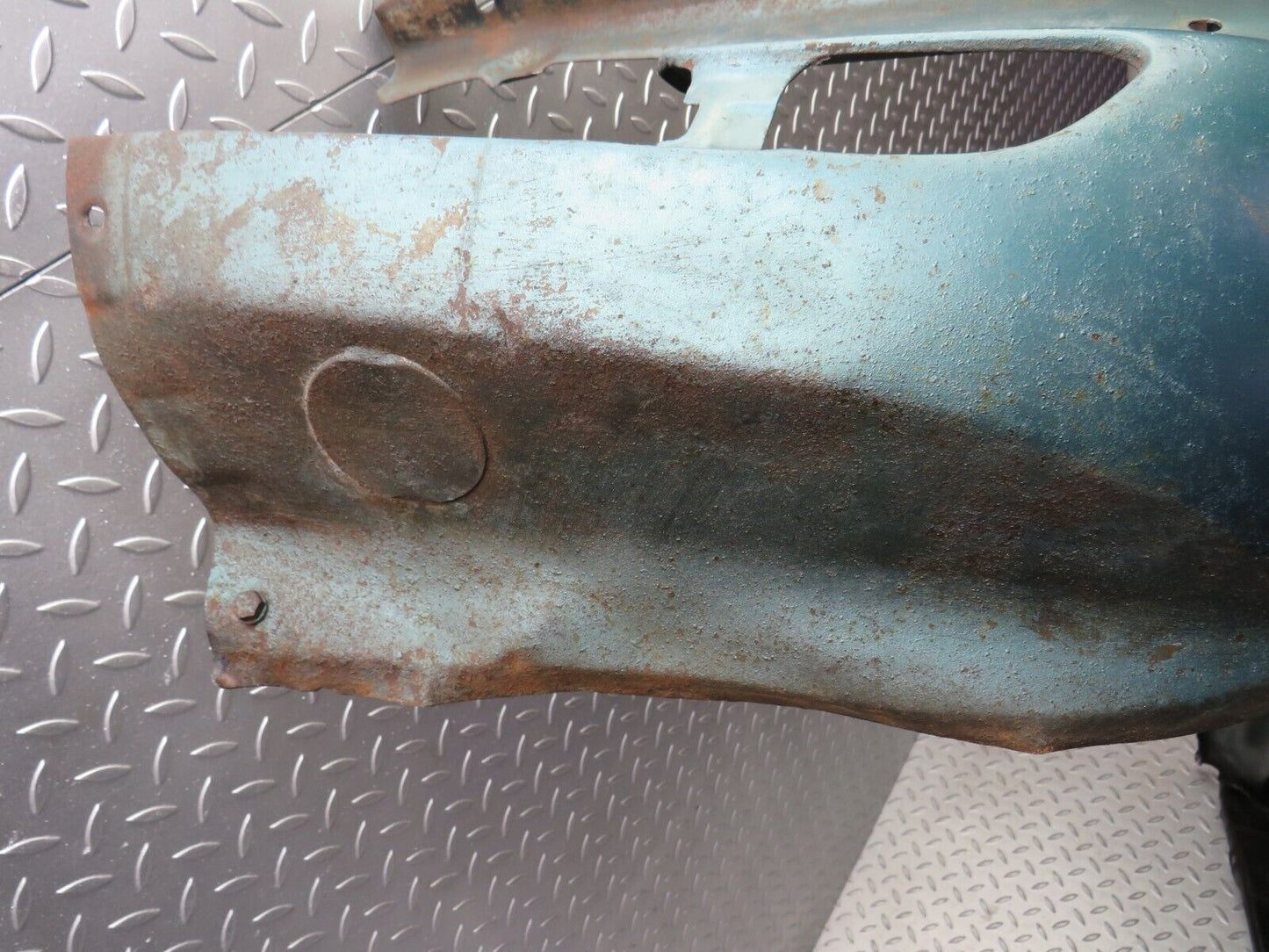 29796 Mercedes-Benz W123 230E Front Left Wing Fender