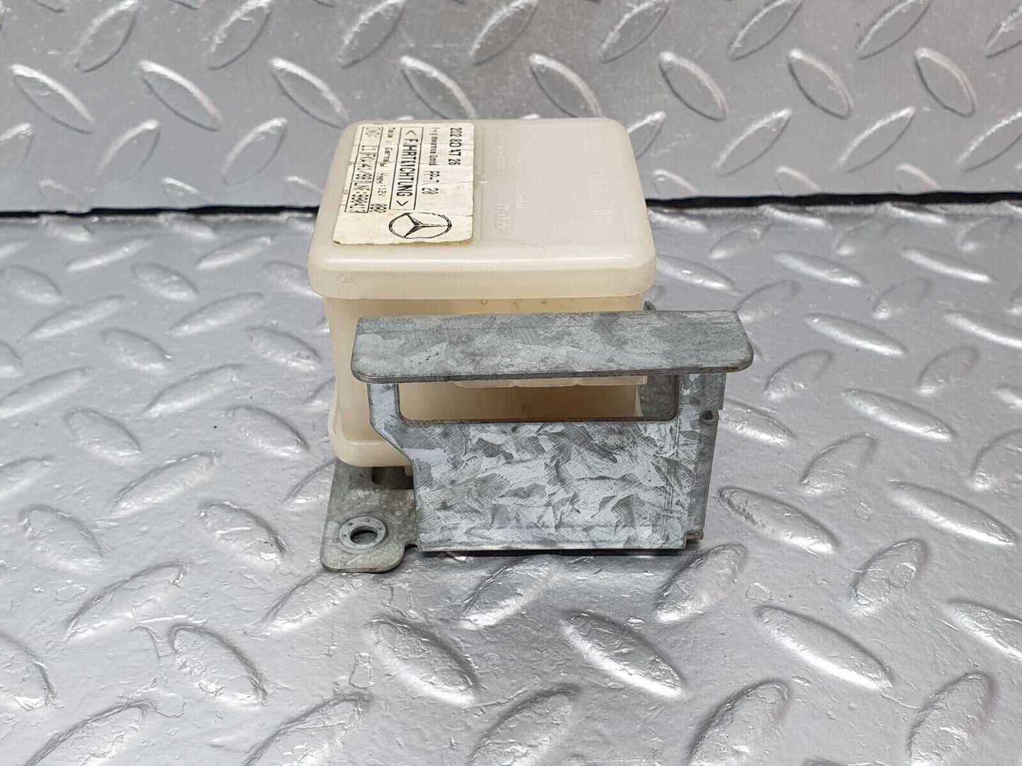 41750 Mercedes-Benz W202 C200 Alarm Control ECU 2028204726