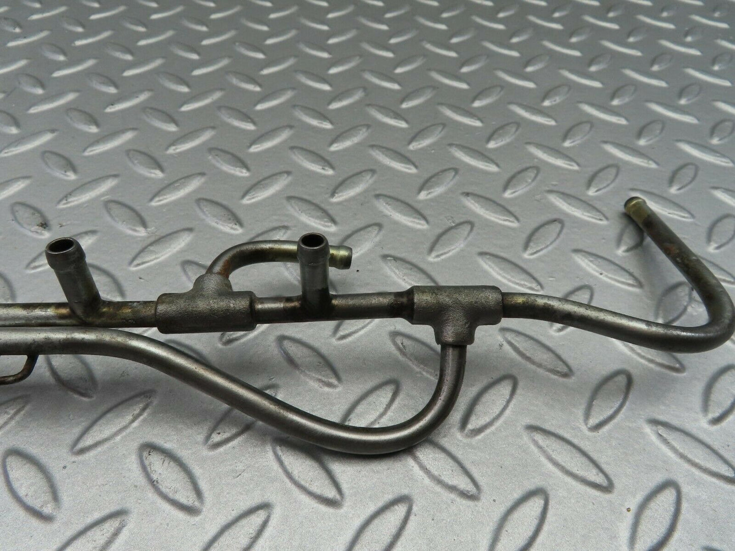 7077 Mercedes-Benz C107 350SLC Coupe Left Side Fuel Injection Pipe