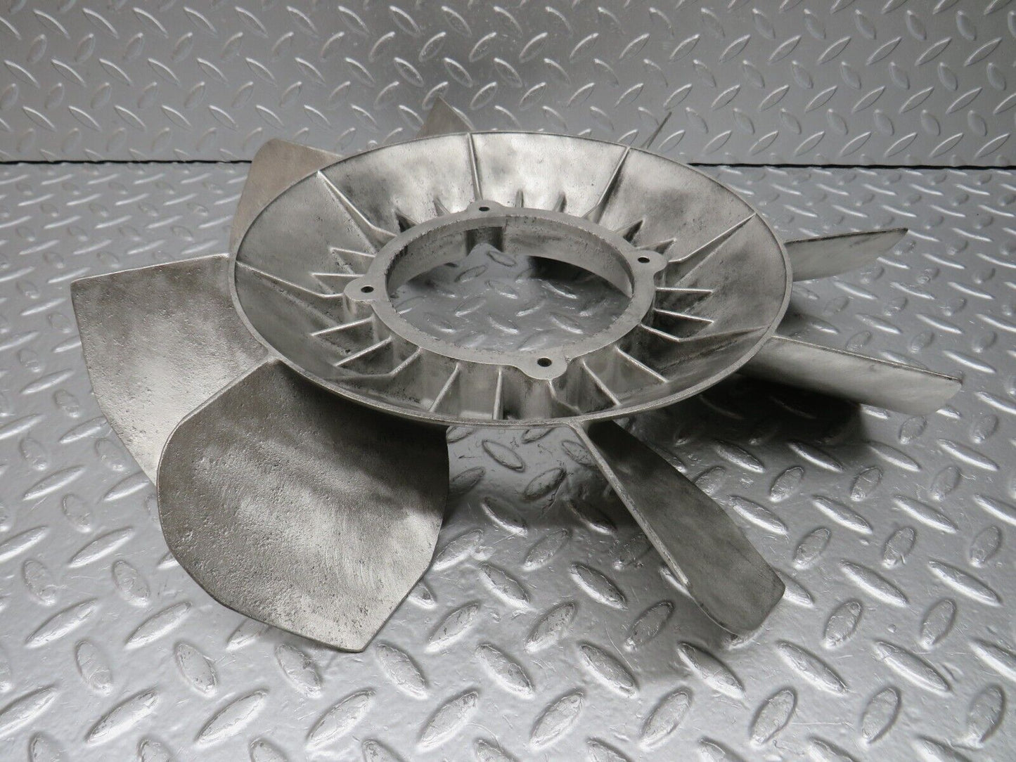 33137 Mercedes-Benz C107 R107 Coupe Engine Cooling Fan 1162051306