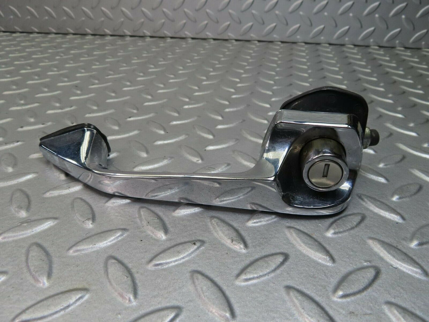 8764 Mercedes-Benz W108 Chrome Door Handle Front Right No Key 1087660801