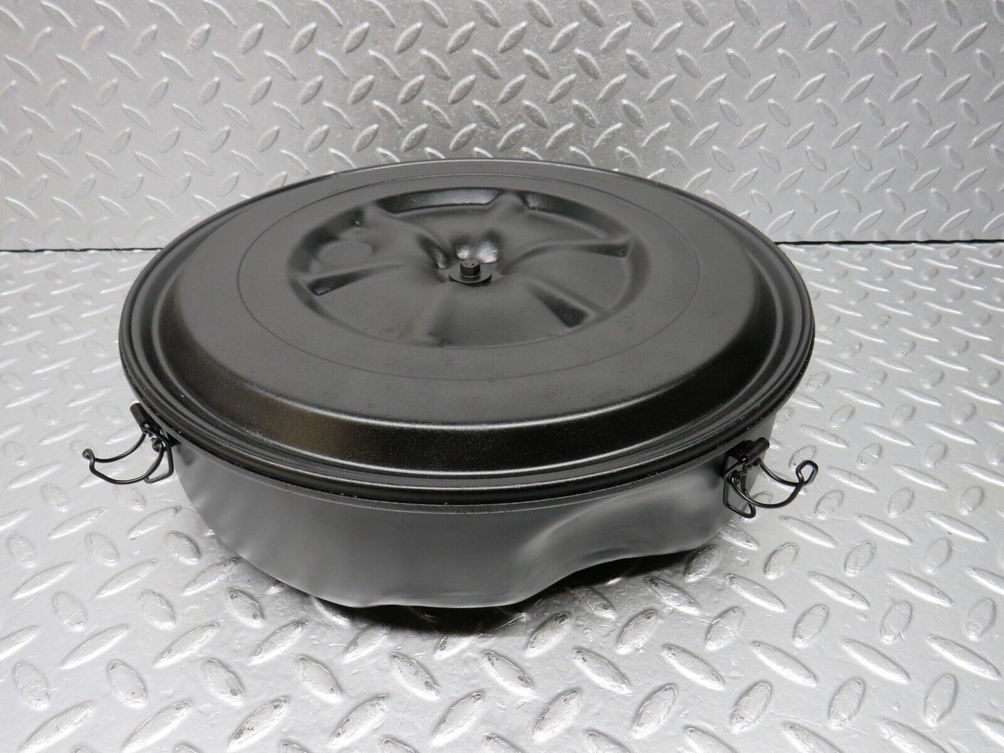 40600 Mercedes-Benz W123 300D Air Filter Box Housing 0110946802 0010949504