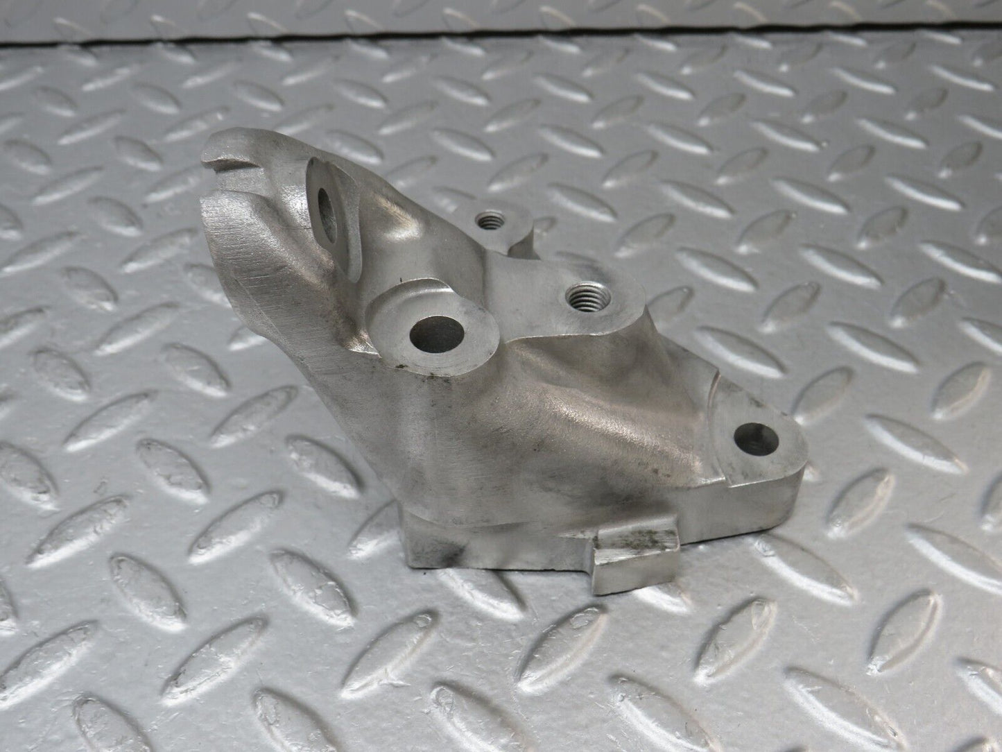 36788 Mercedes-Benz W201 190E 2.0L Engine Mount Bracket Left Side 1022234104