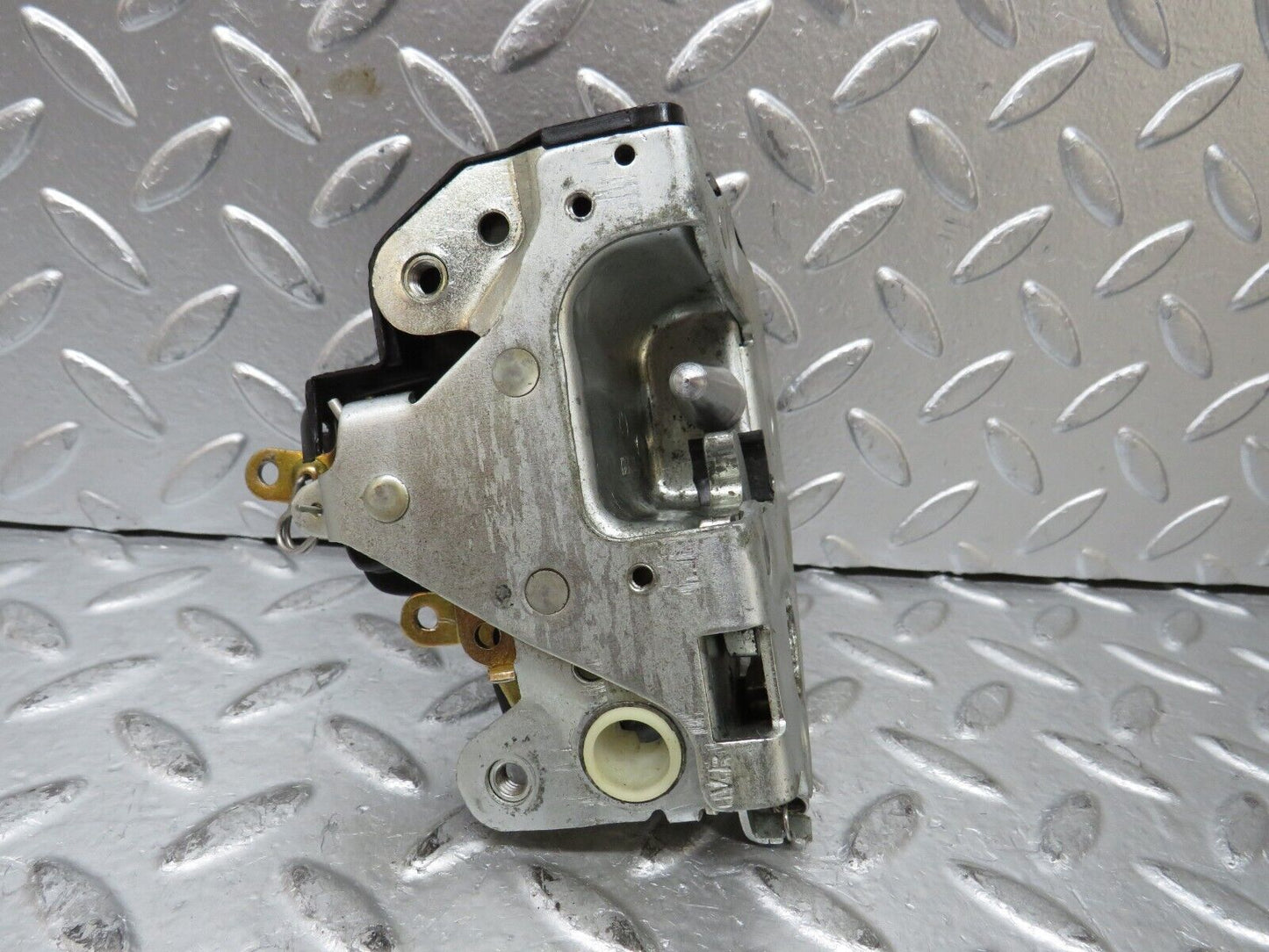 27402 Mercedes-Benz W123 280E Front Right Door Lock Mechanism 1237230208