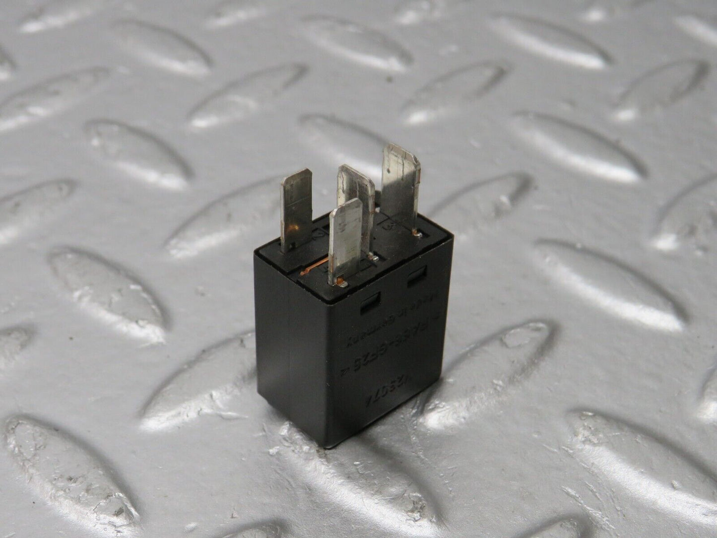 39701 Mercedes-Benz R129 320SL Coupe Indicator Relay 0025421119