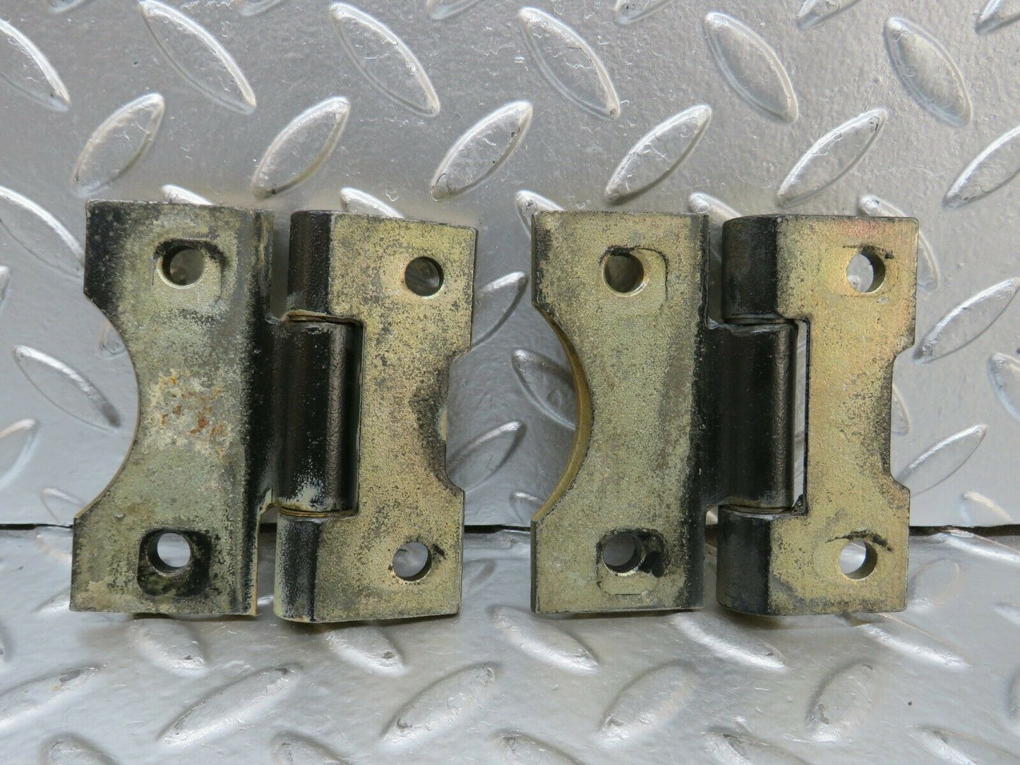23948 Mercedes-Benz W123 280E Door Hinge Pair 1237200037