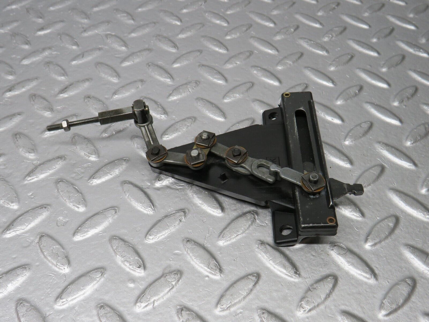 39124 Mercedes-Benz R107 500SL Coupe Heater Box Vacuum Actuator