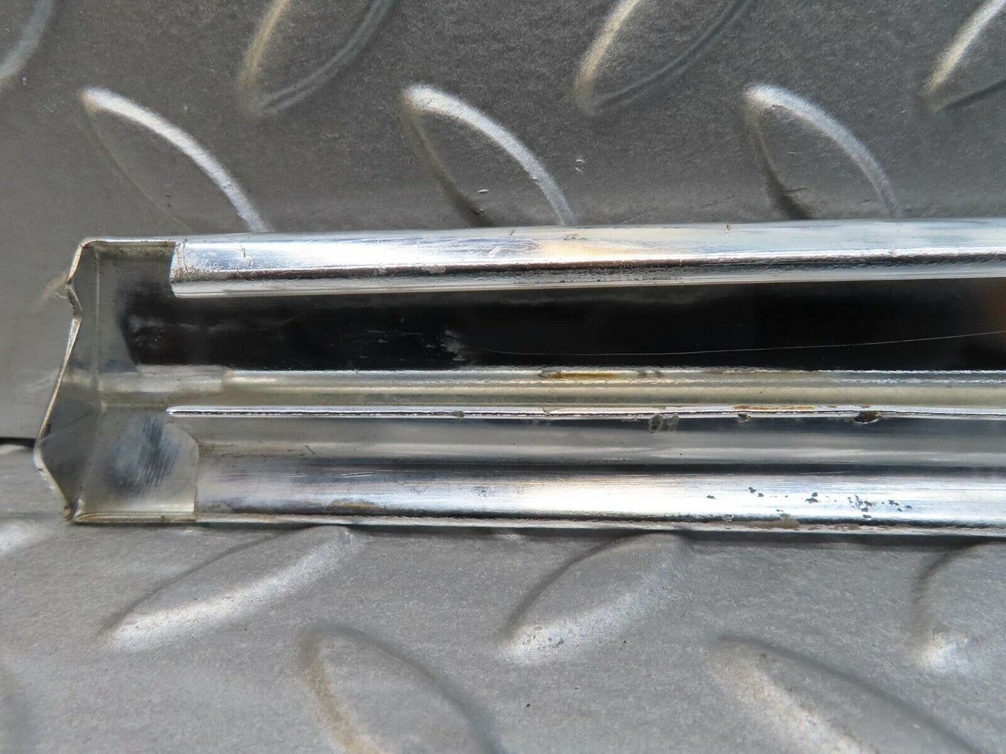 14116 Mercedes-Benz C107 280SLC Rear Left Quarter Window Chrome Trim