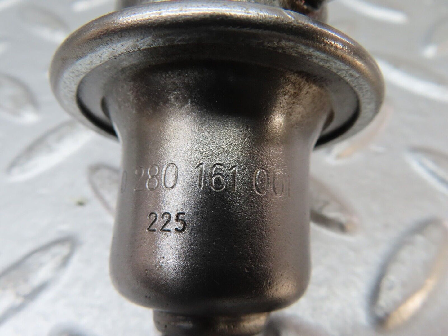 20357 Mercedes-Benz W114 280CE Coupe Fuel Pressure Regulator 0280161001