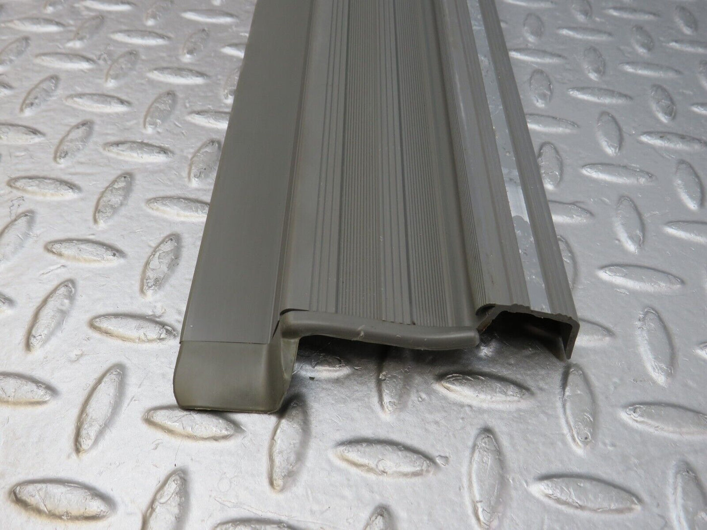 35989 Mercedes-Benz W126 420SE Front Right Door Sill Trim Grey