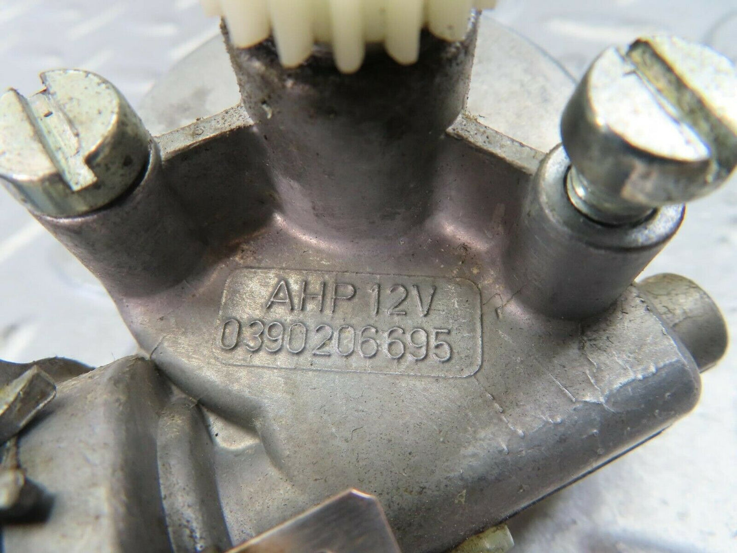 9246 Mercedes-Benz C124 300CE Coupe Seat Belt Motor Left 0390206695