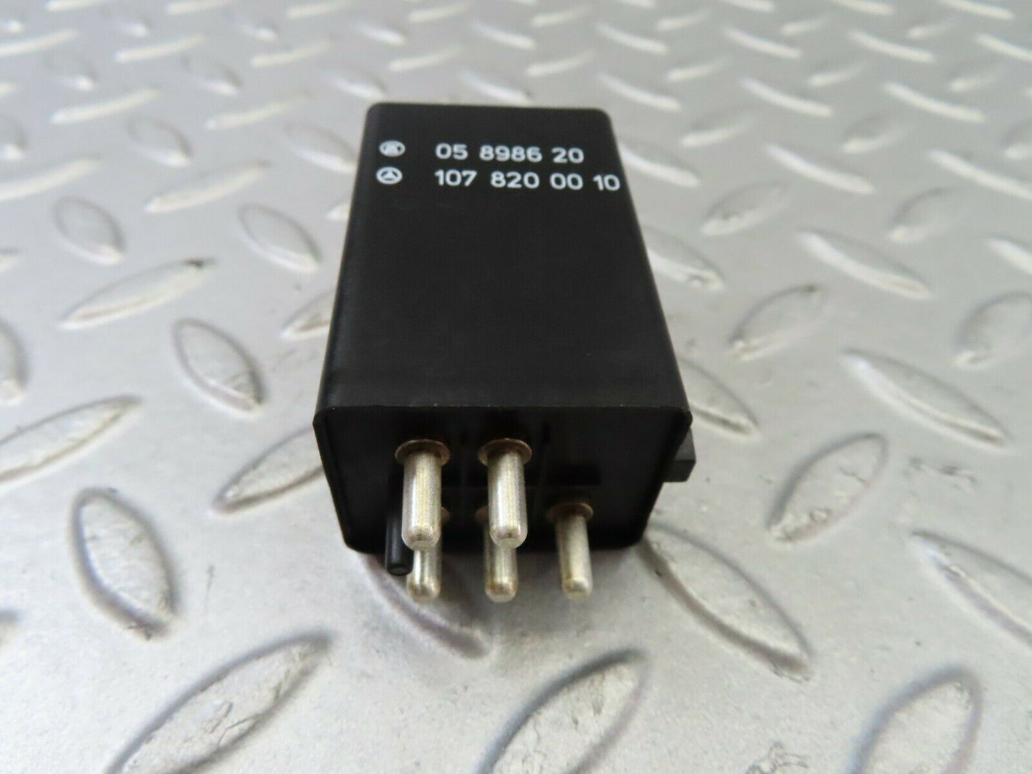 7657 Mercedes-Benz S123 230TE Wagon Heated Window Relay 1078200010
