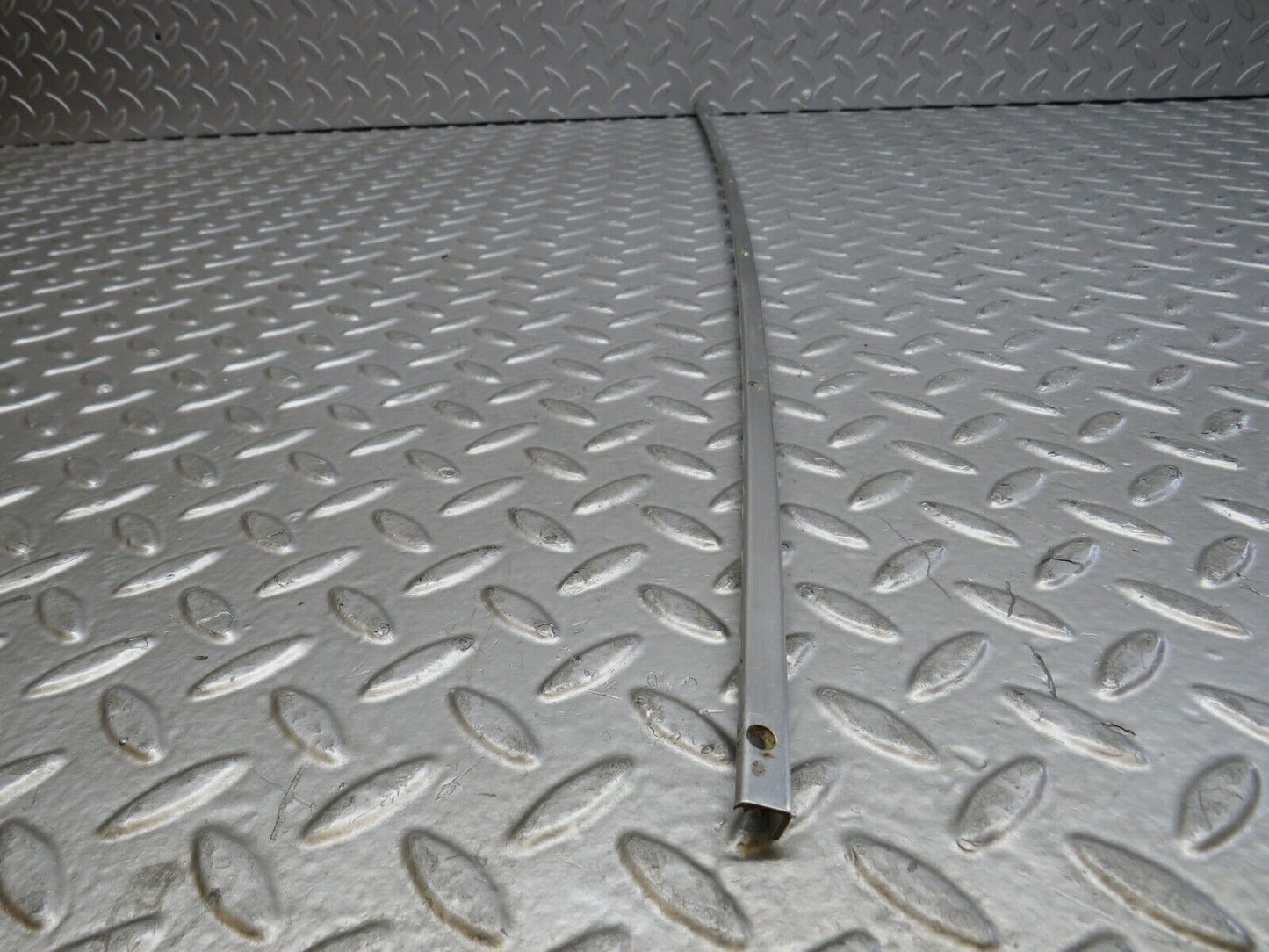 36953 Mercedes-Benz C126 420SEC Coupe Sunroof Chrome Trim