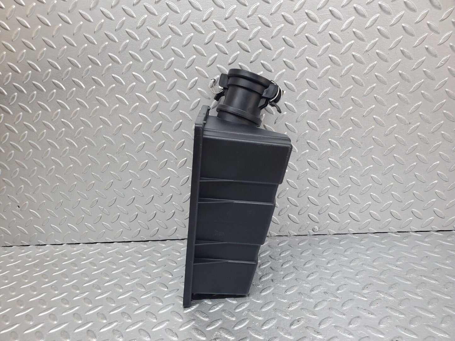 44766 Mercedes-Benz W124 220E Air Filter Box Housing Lid