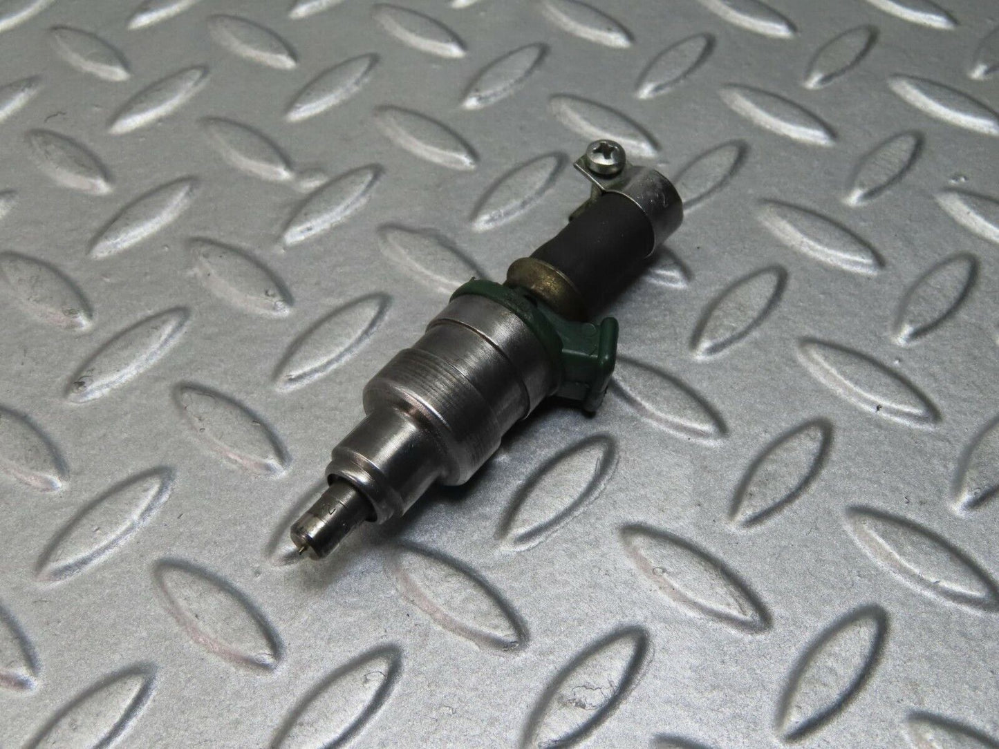 8782 Mercedes-Benz R107 Fuel Injector Bosch 0280150035