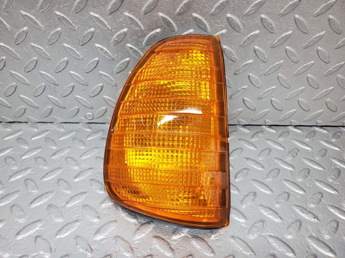 44334 Mercedes-Benz W123 280E Indicator Light Front Right