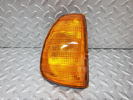 44334 Mercedes-Benz W123 280E Indicator Light Front Right