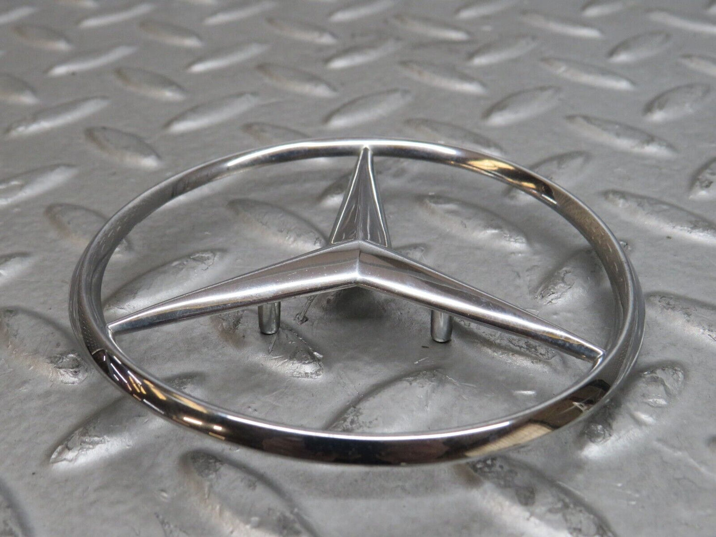 29473 Mercedes-Benz W124 230E Chrome Rear Emblem 2017580058