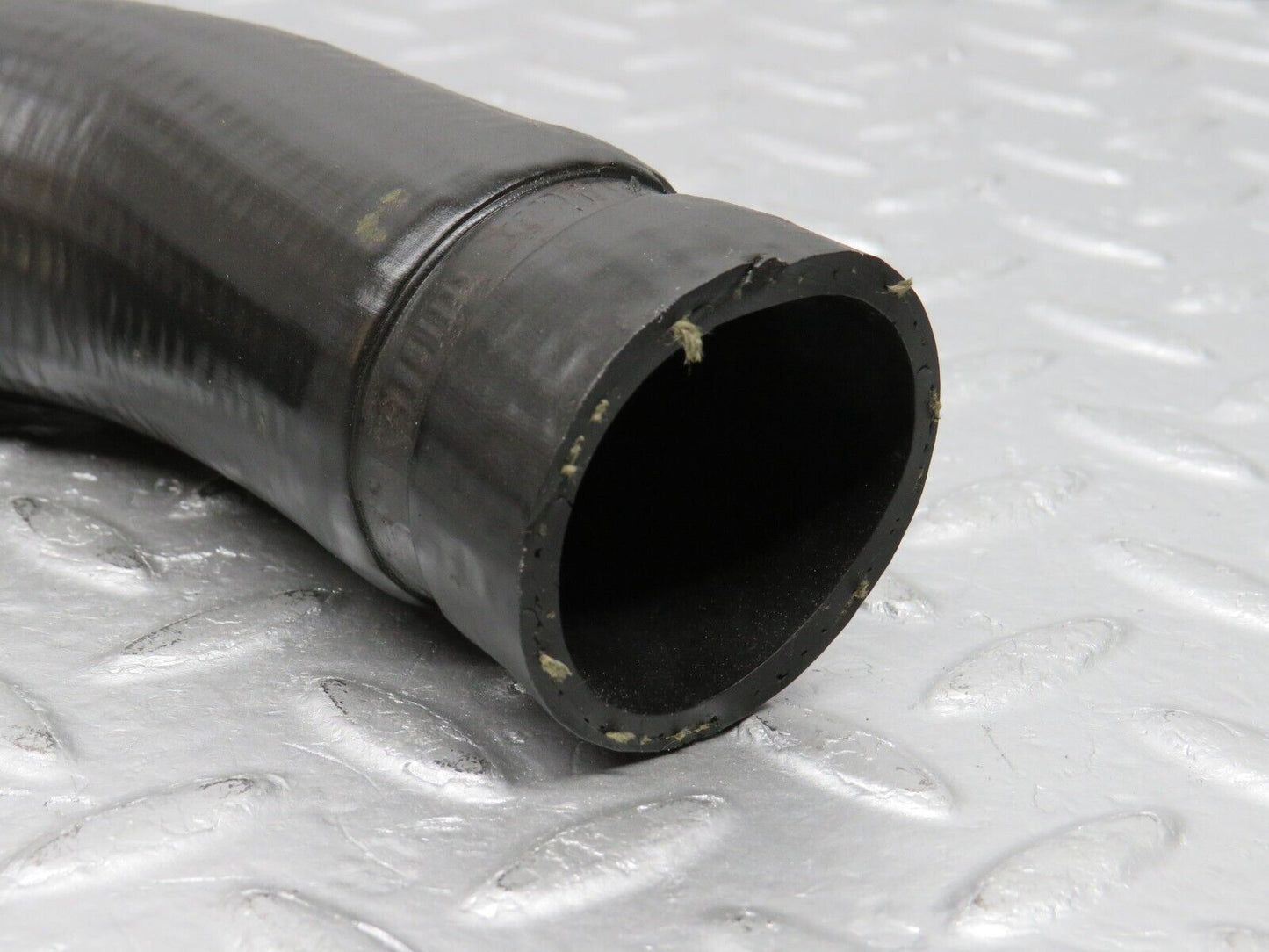 39177 Mercedes-Benz R107 500SL Radiator Hose Pipe 1075011262