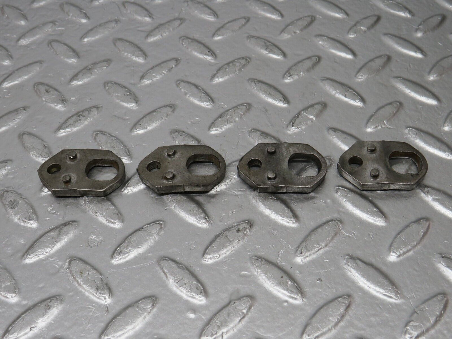 32737 Mercedes-Benz C107 R107 Fuel Injector Bracket Holder 4x