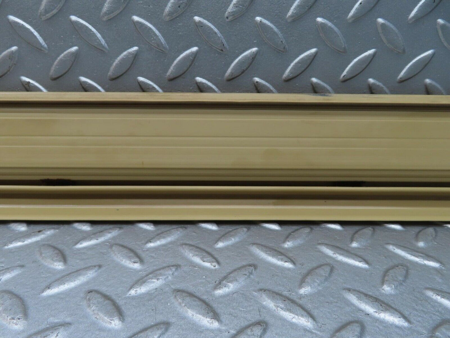13483 Mercedes-Benz W123 200 Front Left Door Sill