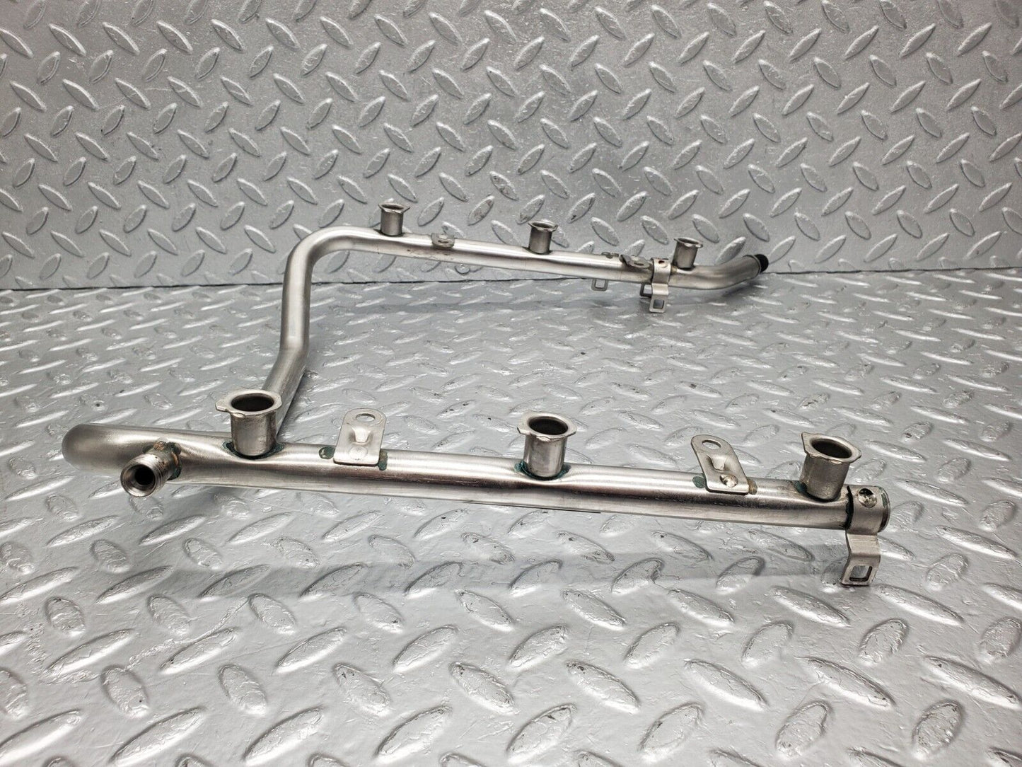 46809 Mercedes-Benz R129 320SL Coupe Fuel Injector Rail 0280151038 1120700095