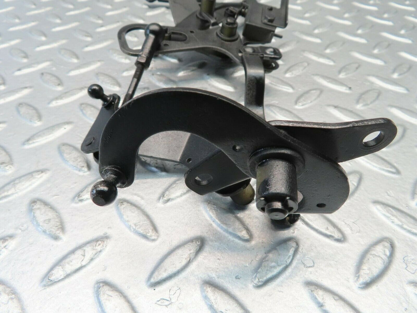 10922 Mercedes-Benz W123 230E Throttle Linkage