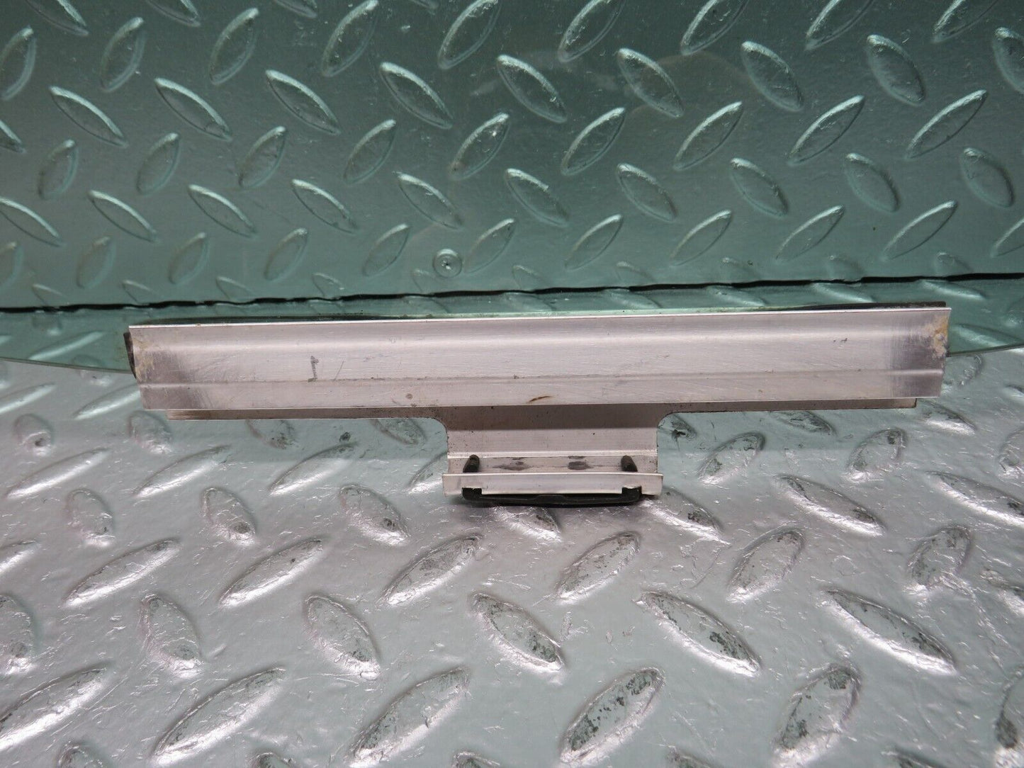 31477 Mercedes-Benz S124 220TE Wagon Rear Right Door Window Glass
