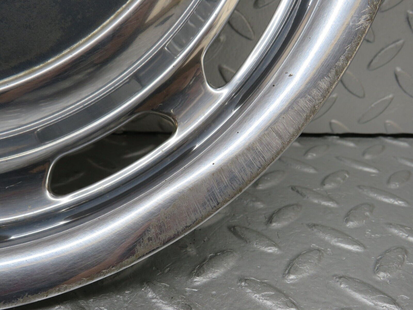 37464 Mercedes-Benz W109 300SEL Wheel Hub Cap 14"