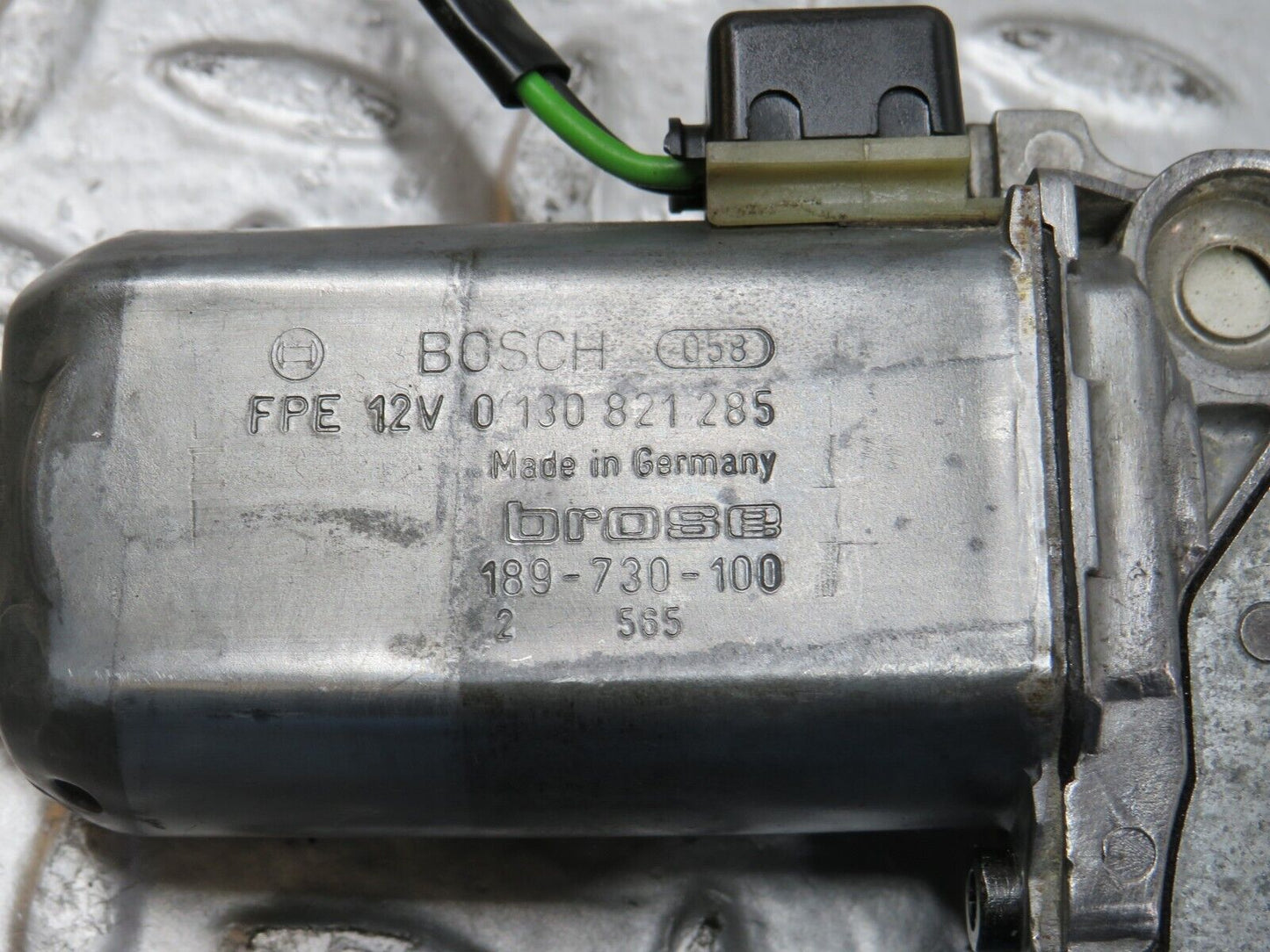 27663 Mercedes-Benz S124 300TE Window Regulator Motor Right Bosch 0130821285