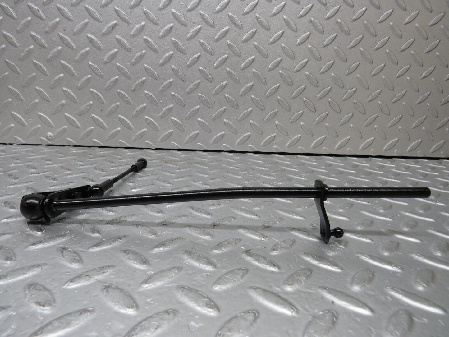 37662 Mercedes-Benz W109 300SEL Throttle Linkage