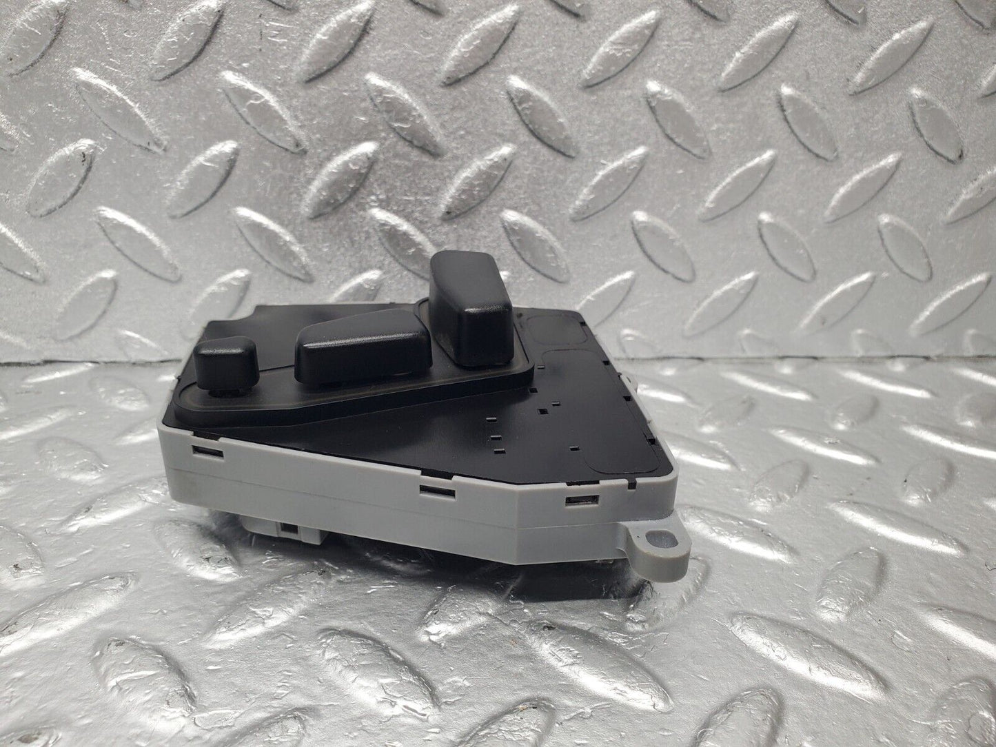 46752 Mercedes-Benz R129 320SL Coupe Front Left Seat Adjust Switch 1298210351