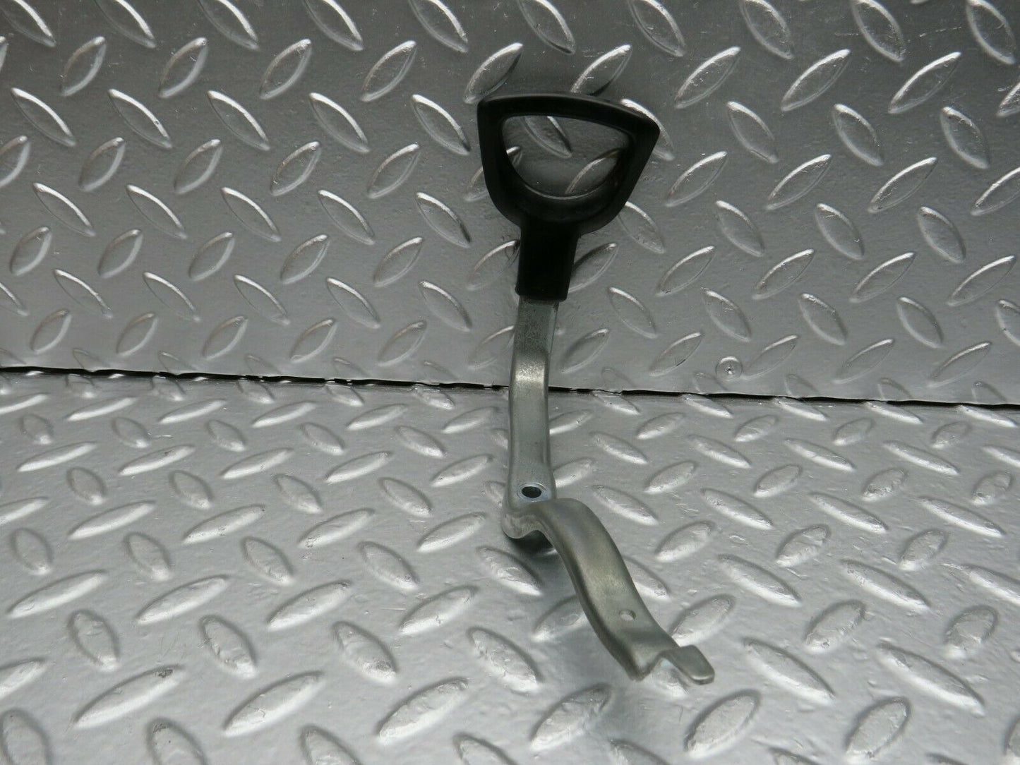22303 Mercedes-Benz S123 280TE Wagon Front Right Height Adjusting Handle