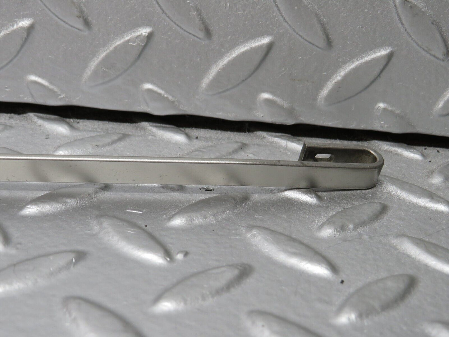 39981 Mercedes-Benz R107 350SL Windscreen Wiper Arm Right Side