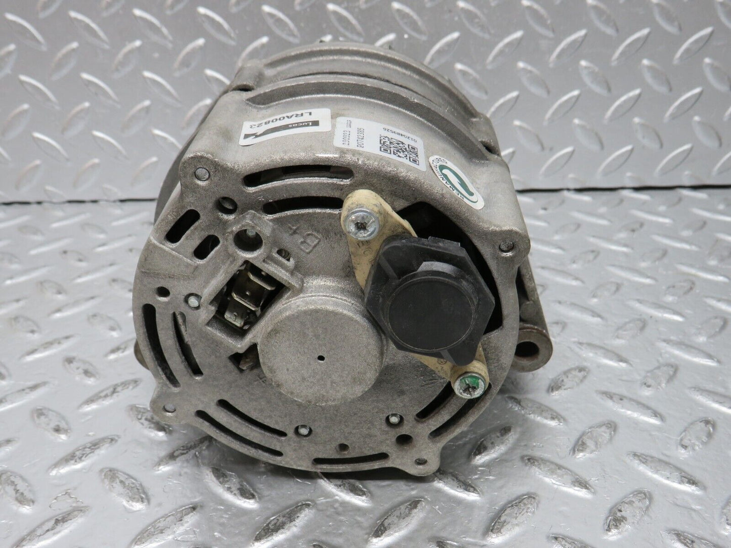 32073 Mercedes-Benz W123 230E Alternator Generator Lucas LRA00823