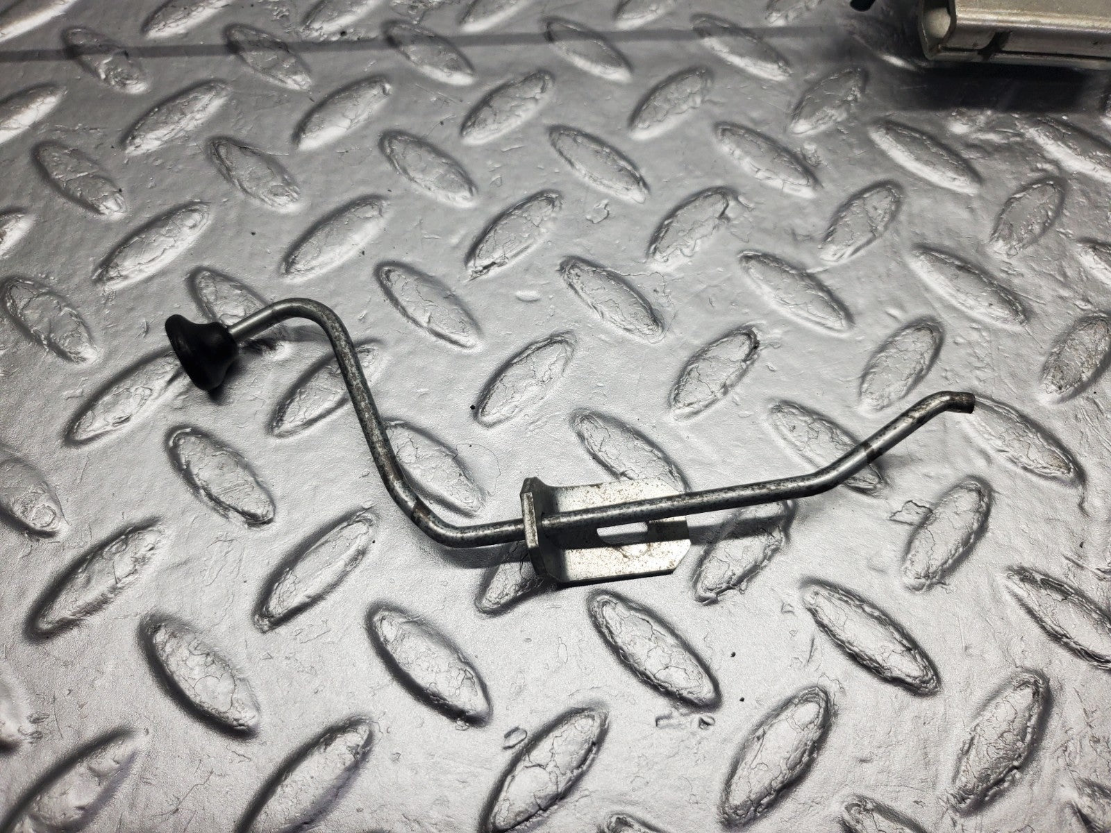 W124 Wagon rear right seat bench locking mechanism used OEM