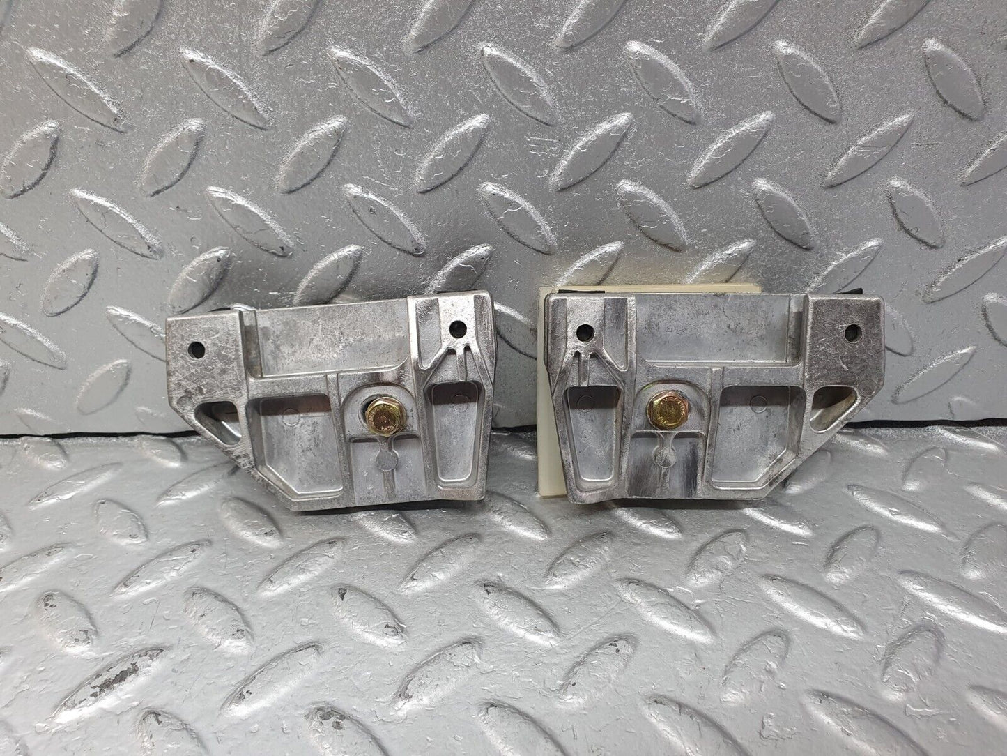 42506 Mercedes-Benz R129 320SL Coupe Door Window Guide Bracket 1247250132 1247250232