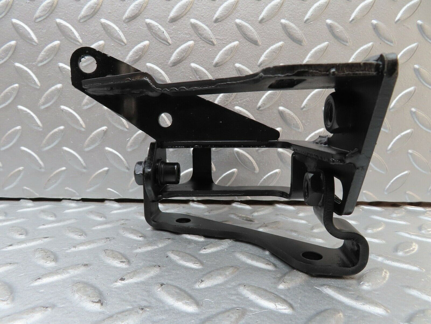 20361 Mercedes-Benz W114 280CE Coupe Power Steering Pump Bracket
