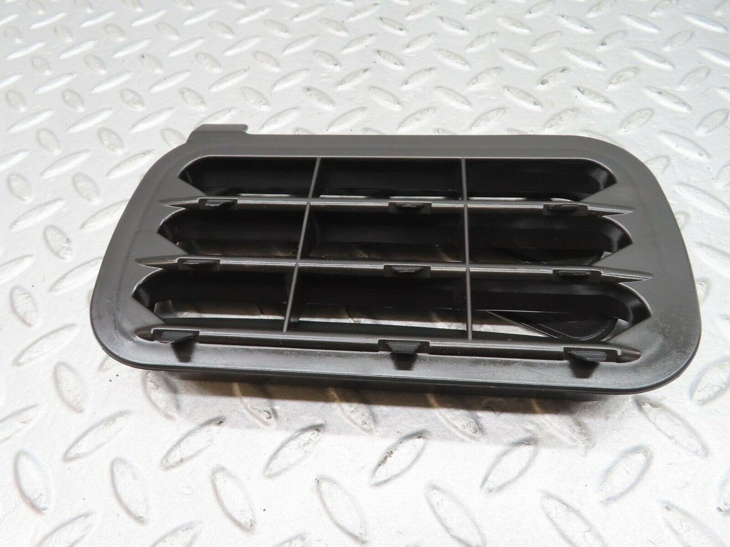 16201 Mercedes-Benz W124 260E Rear Air Intake Vent 1248370230