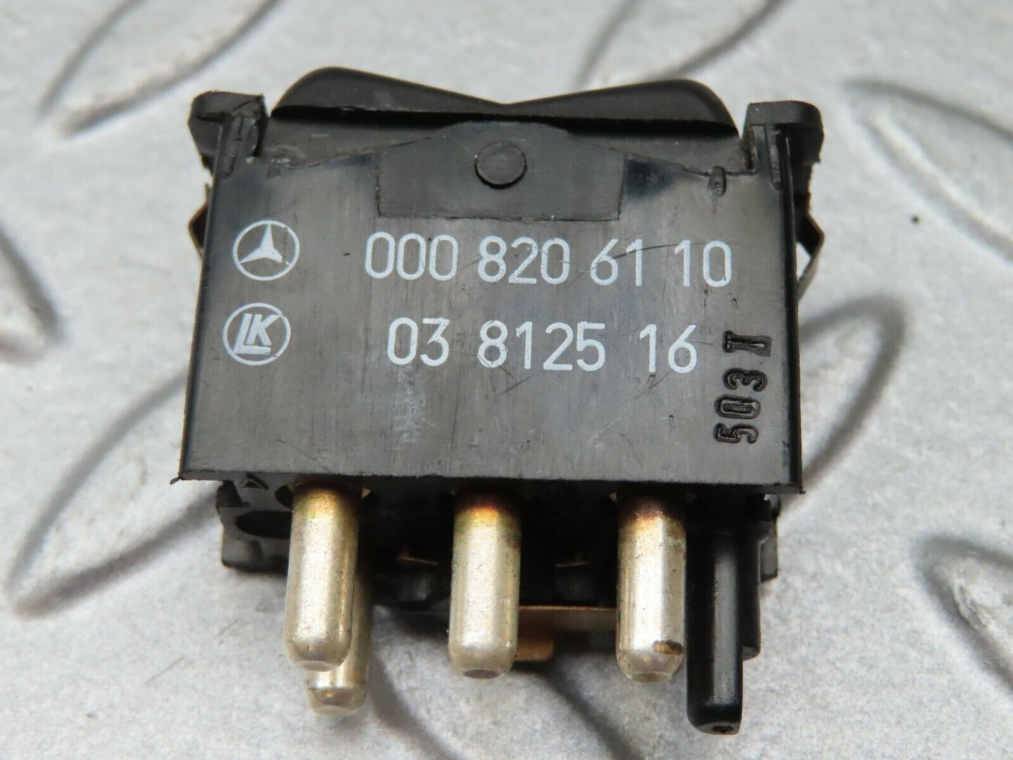 4197 Mercedes-Benz S123 200T Wagon Rear Window Defroster Switch 0008206110