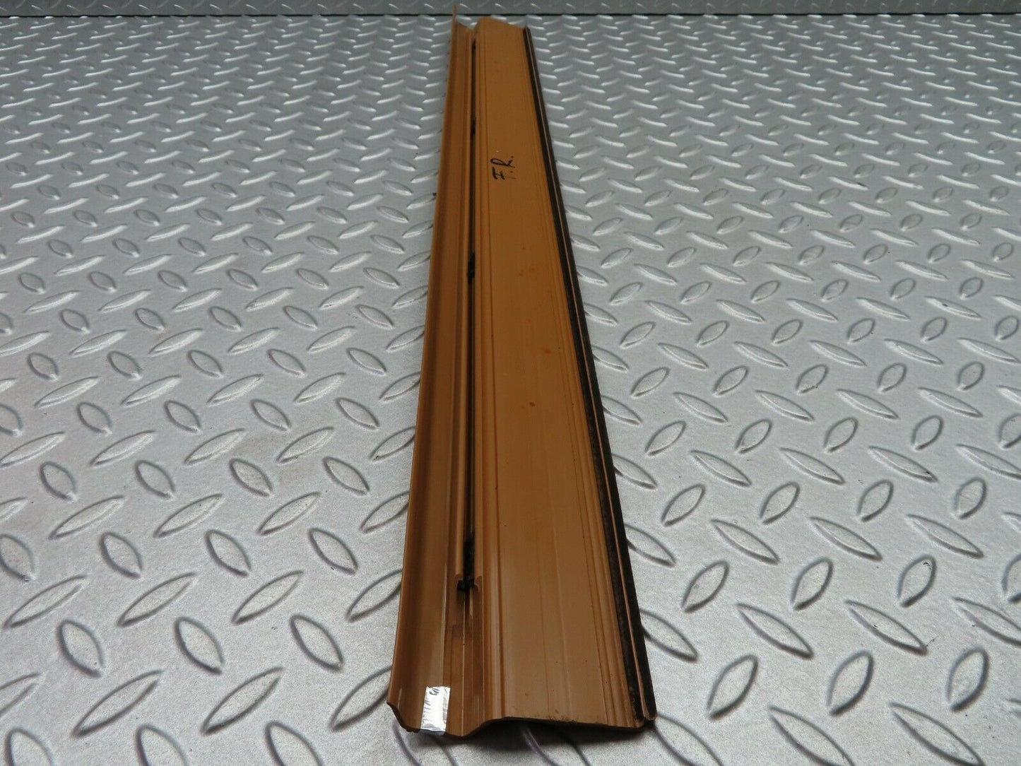 5665 Mercedes-Benz W123 200 Front Right Door Sill