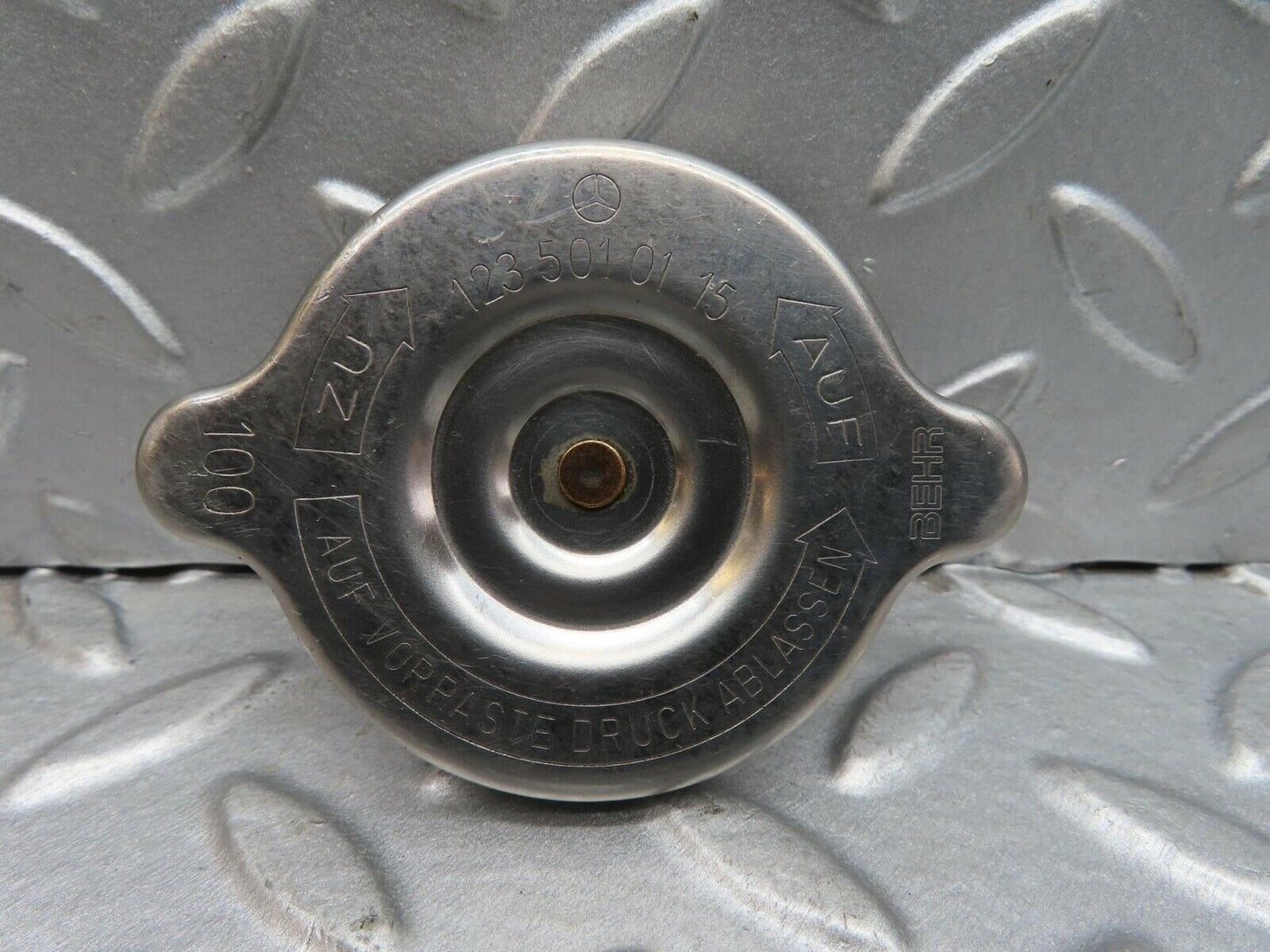 13913 Mercedes-Benz C107 280SLC Radiator Cap 1235010115
