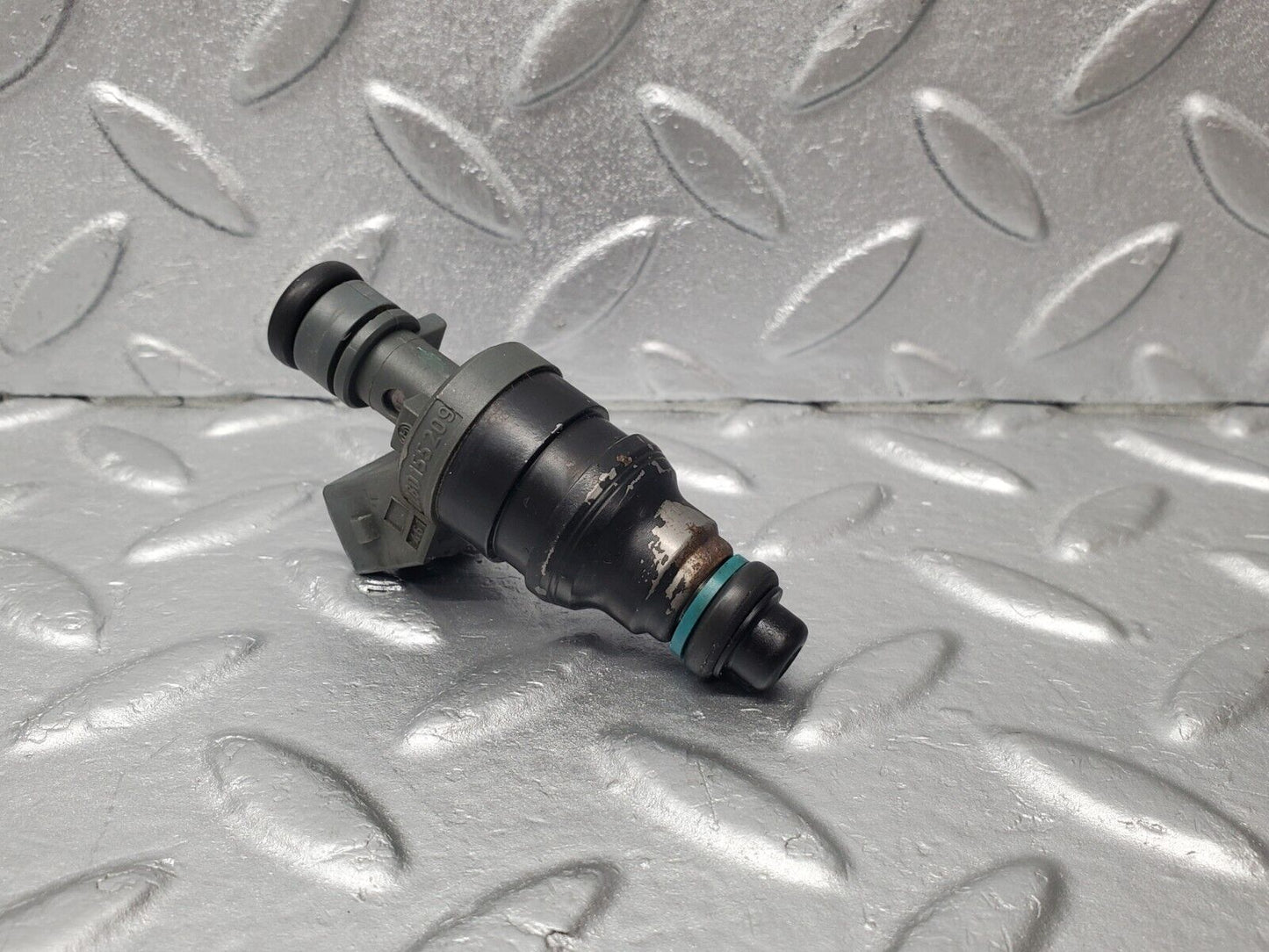 46241 Mercedes-Benz W124 280E Fuel Injector Bosch 0280155209 0000787323