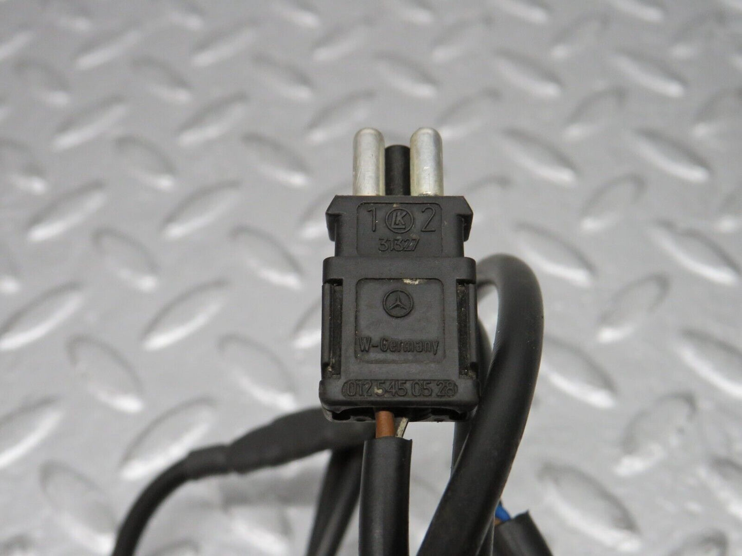 38031 Mercedes-Benz A124 320E Cabriolet Front Wing Indicator Wire